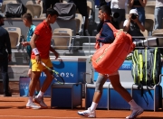 爱游戏体育-包含德约科维奇爆冷击败曼联，高光表现引爆全场！的词条