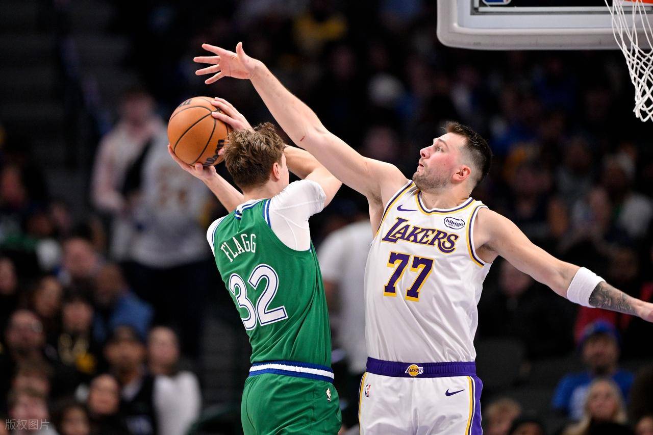 东契奇回归赛场,逆转首场状态亮眼,美国队观众沸腾!的简单介绍 东契奇回归赛场,逆转首场状态亮眼,美国队观众沸腾!的简单介绍